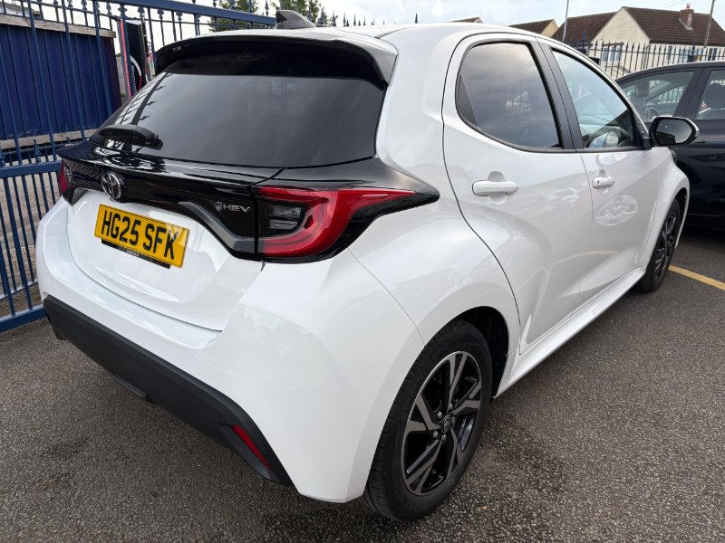 Toyota Yaris 1.5 VVT-h Design Hatchback 5dr Petrol Hybrid E-CVT Euro 6 s/s 116 ps for sale in St. Neots