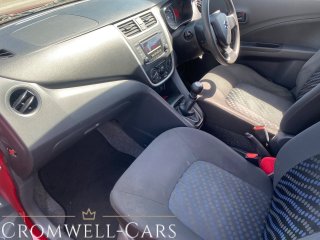 /photos/9640/2ffb9e47-f5c5-293a-4781-d8b9f4b989ba_processed1_i320x240.jpg